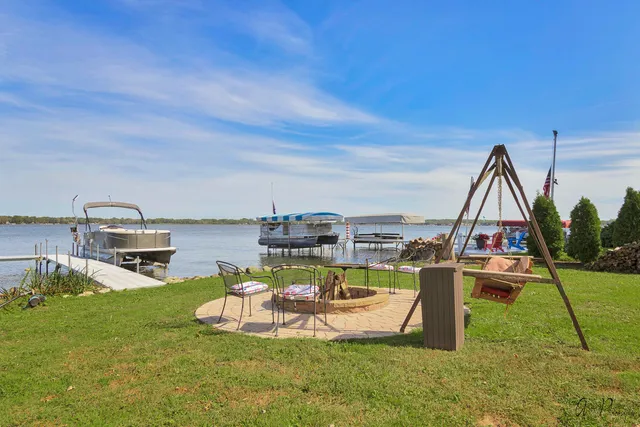 $725,000 | 520 Bald Knob Road, Johnsburg, IL 60051