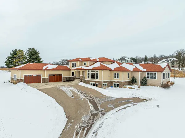 $2,000,000 | 7598 Driftless Rdg Way, Verona, WI 53593