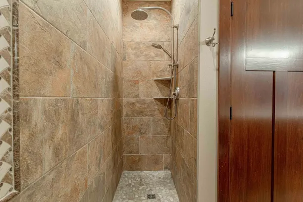 $2,000,000 | 7598 Driftless Rdg Way, Verona, WI 53593