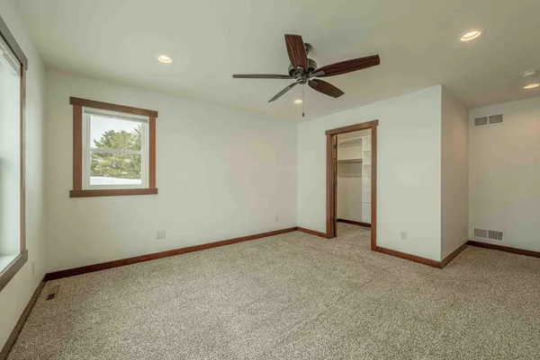 $2,000,000 | 7598 Driftless Rdg Way, Verona, WI 53593