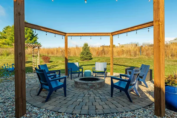 $2,000,000 | 7598 Driftless Rdg Way, Verona, WI 53593