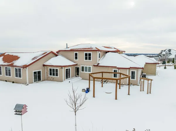 $2,000,000 | 7598 Driftless Rdg Way, Verona, WI 53593