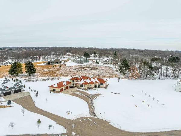 $2,000,000 | 7598 Driftless Rdg Way, Verona, WI 53593