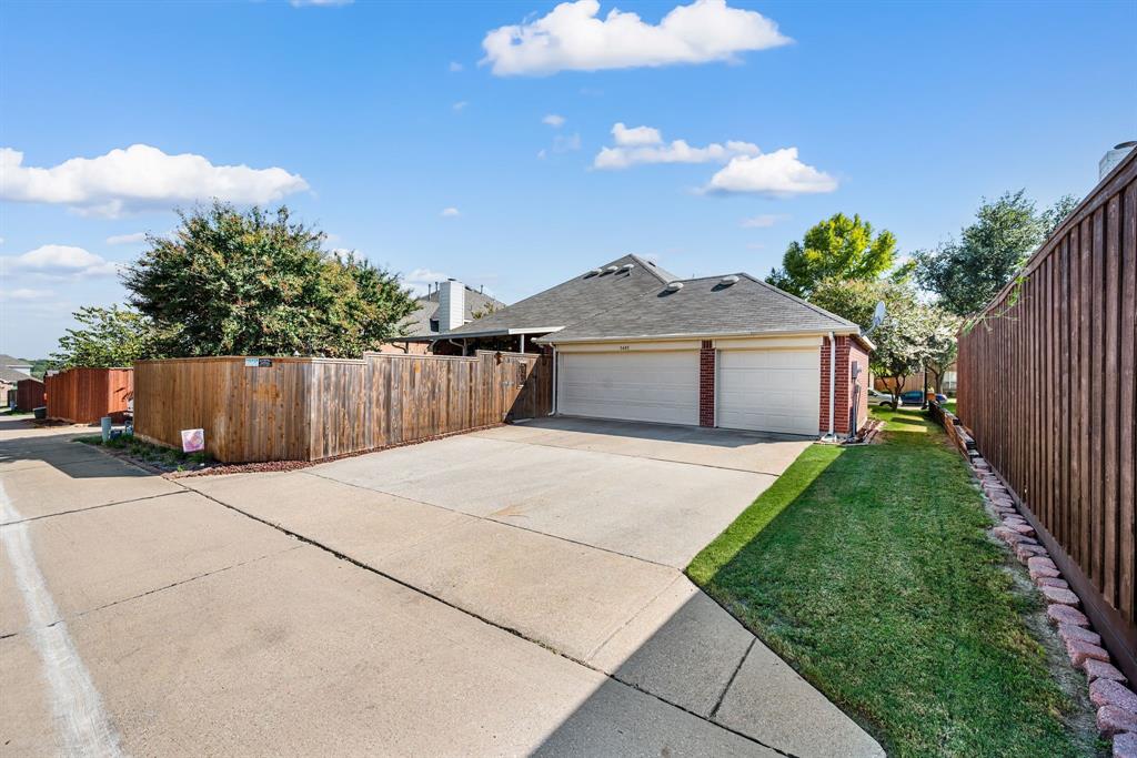 5405 Hewitts Cove Rowlett, TX 75089 - Photo 38 of 40 3 car garage