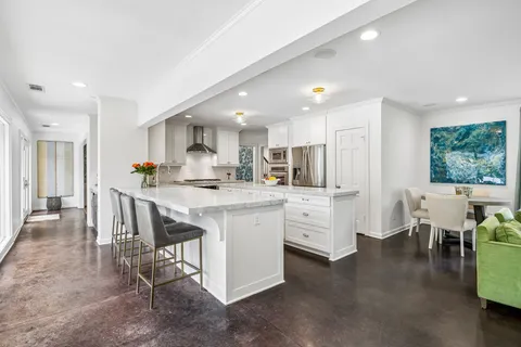 $1,895,000 | 6123 Riverview Way, Houston, TX 77057