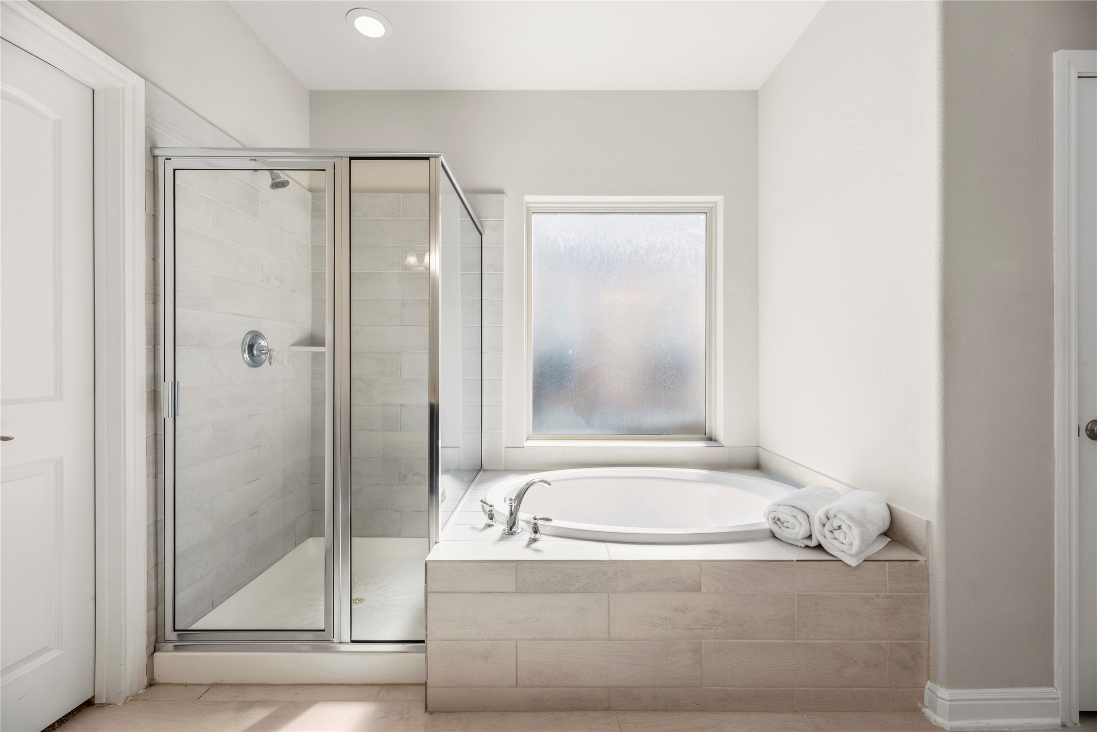 3319 Learning Tree Lane Rosenberg, TX 77471 - Photo 14 of 44 Come home to a glass of wine and a hot aromatherapy bubble bath in your enormous soaking tub. Afterward, easily rinse off the extra bubbles in the separate and spa-like glass enclosed shower.