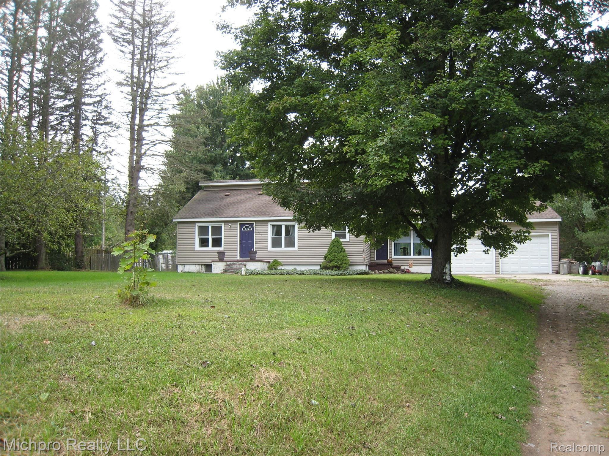 6077 North Lapeer Road Fostoria, MI 48435 - Photo 2 of 25 IMG_0582.jpg