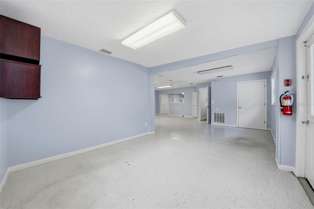 2886 Whitney Road Clearwater, FL 33760 - Photo 9 of 41