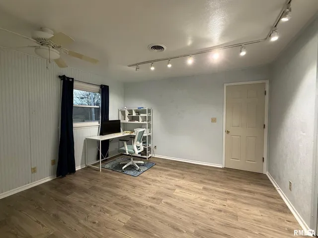 a view of a livingroom with a furniture and a ceiling fan