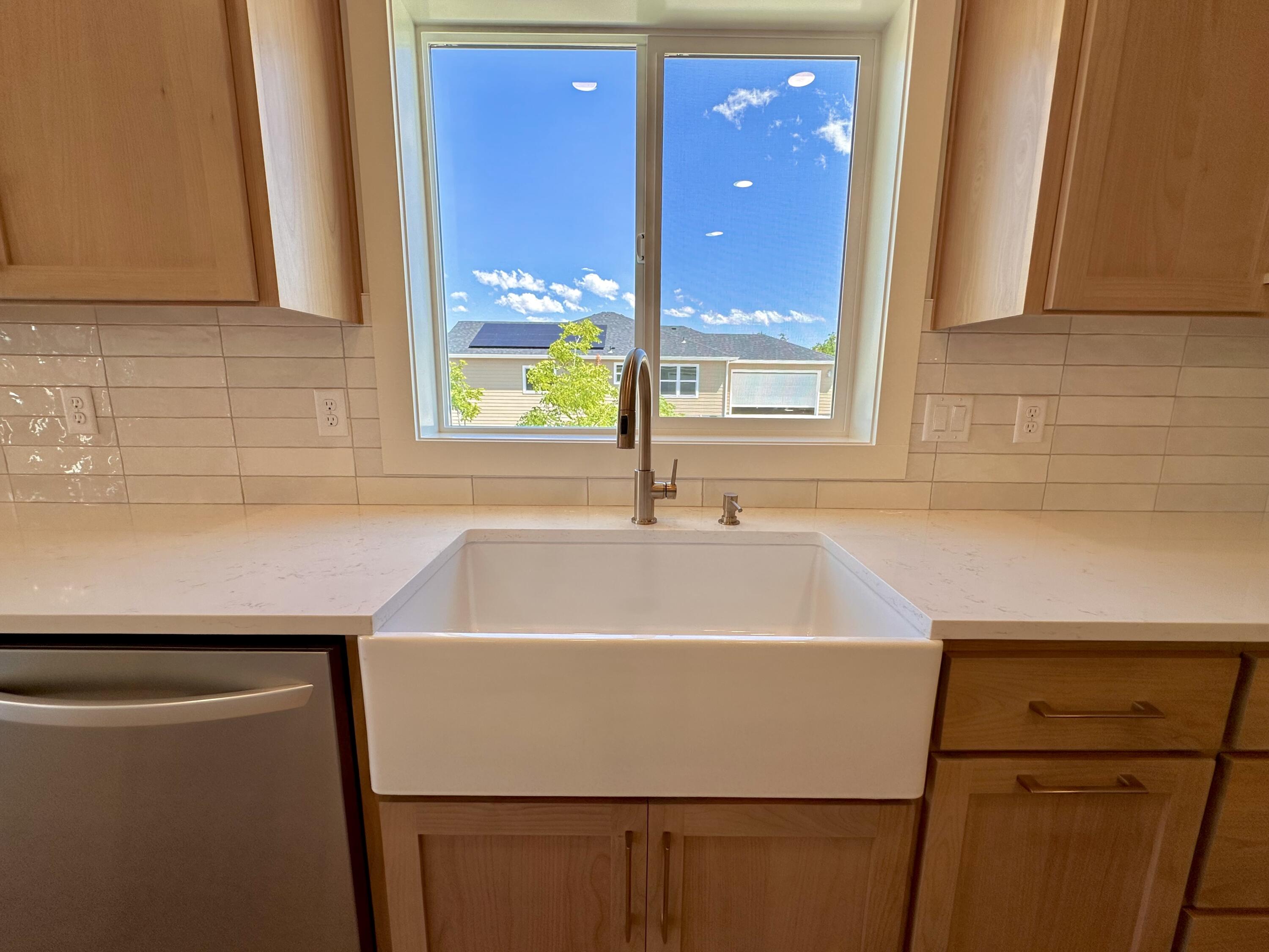380 Randy Street Ashland, OR 97520 - Photo 12 of 43 Kitchen