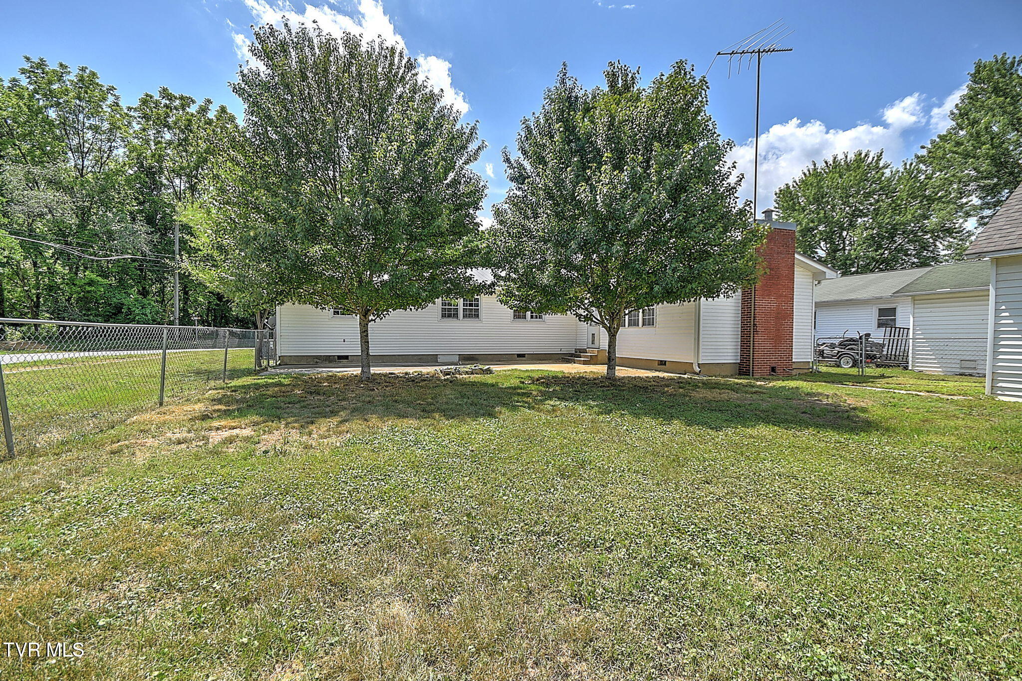 412 South Main Street Elizabethton, TN 37643 - Photo 10 of 34 27-web-or-mls-412 S Main JH-28