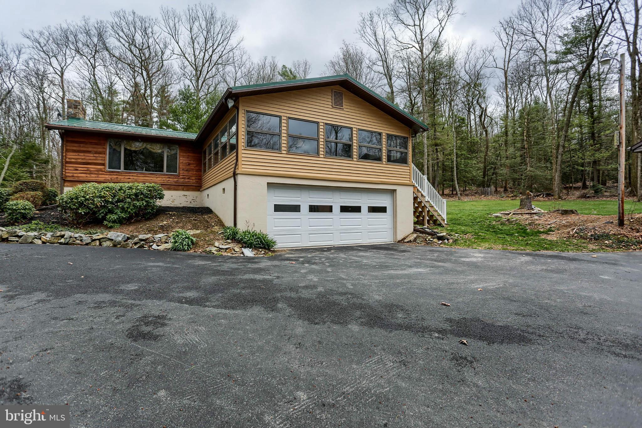 259 Buchanan Valley Road Orrtanna, PA 17353 - Photo 28 of 30 Exterior side view showing attached garage