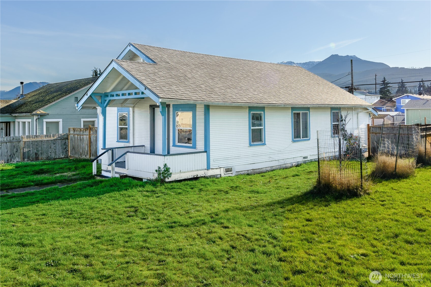 734 West 4th Street Port Angeles, WA 98363 - Photo 1 of 28