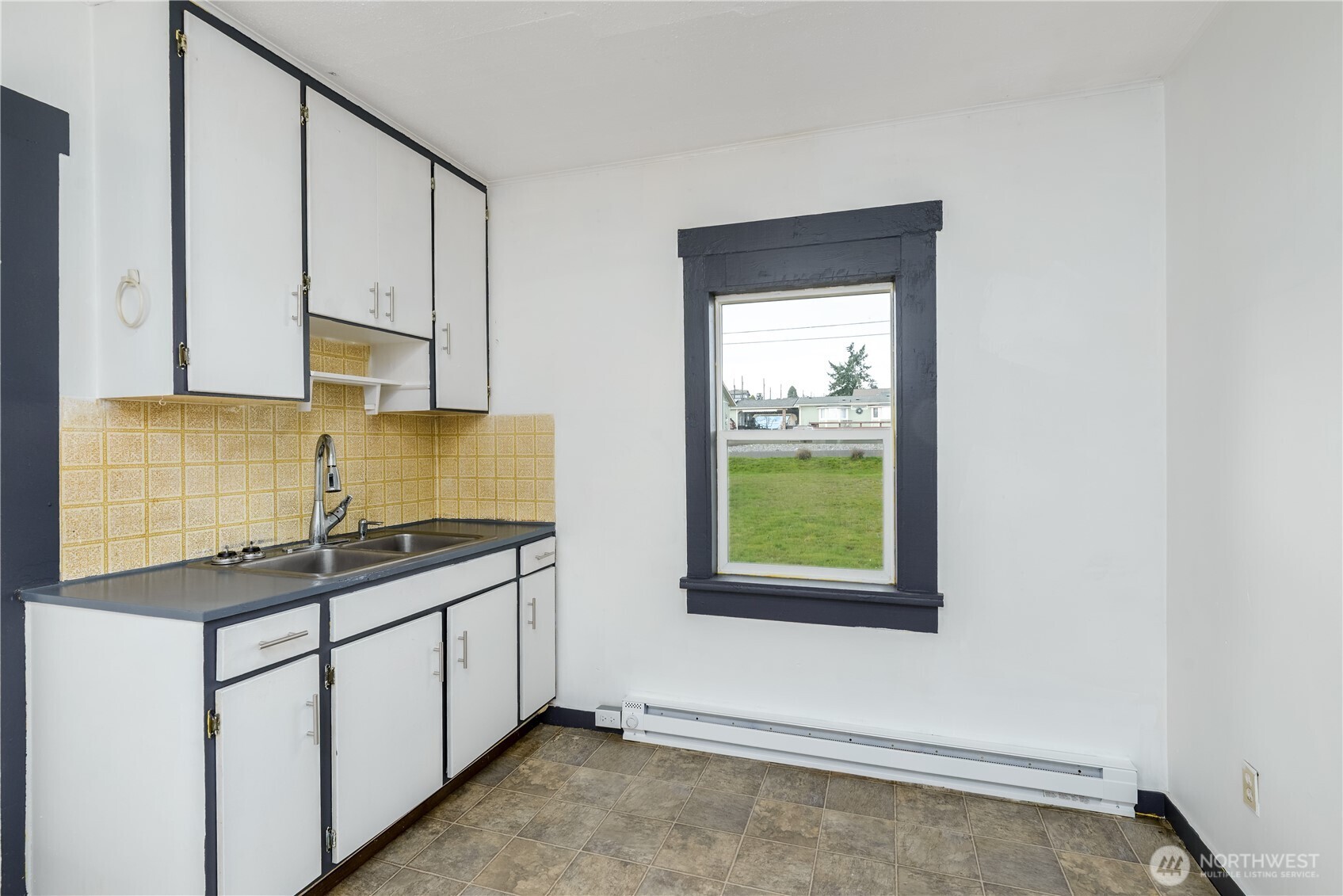 734 West 4th Street Port Angeles, WA 98363 - Photo 15 of 28