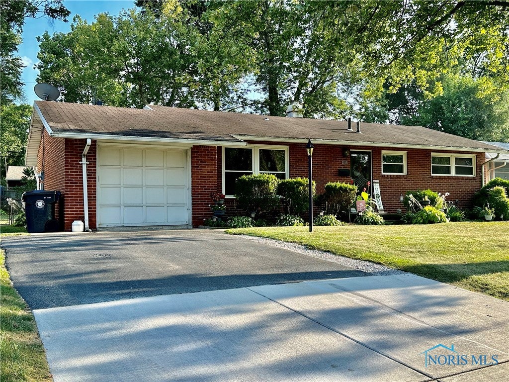 3015 Gracewood Road Toledo, OH 43613 - Photo 2 of 35 Gallery Image 2