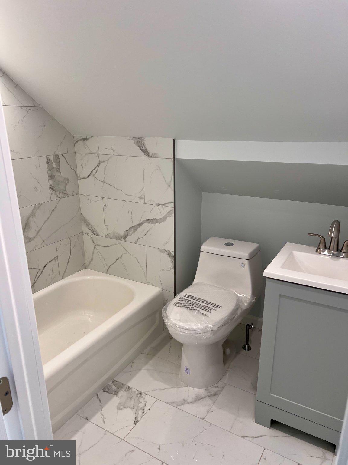 565 Hulmeville Road Langhorne, PA 19047 - Photo 25 of 32 Chic attic bathroom retreat.