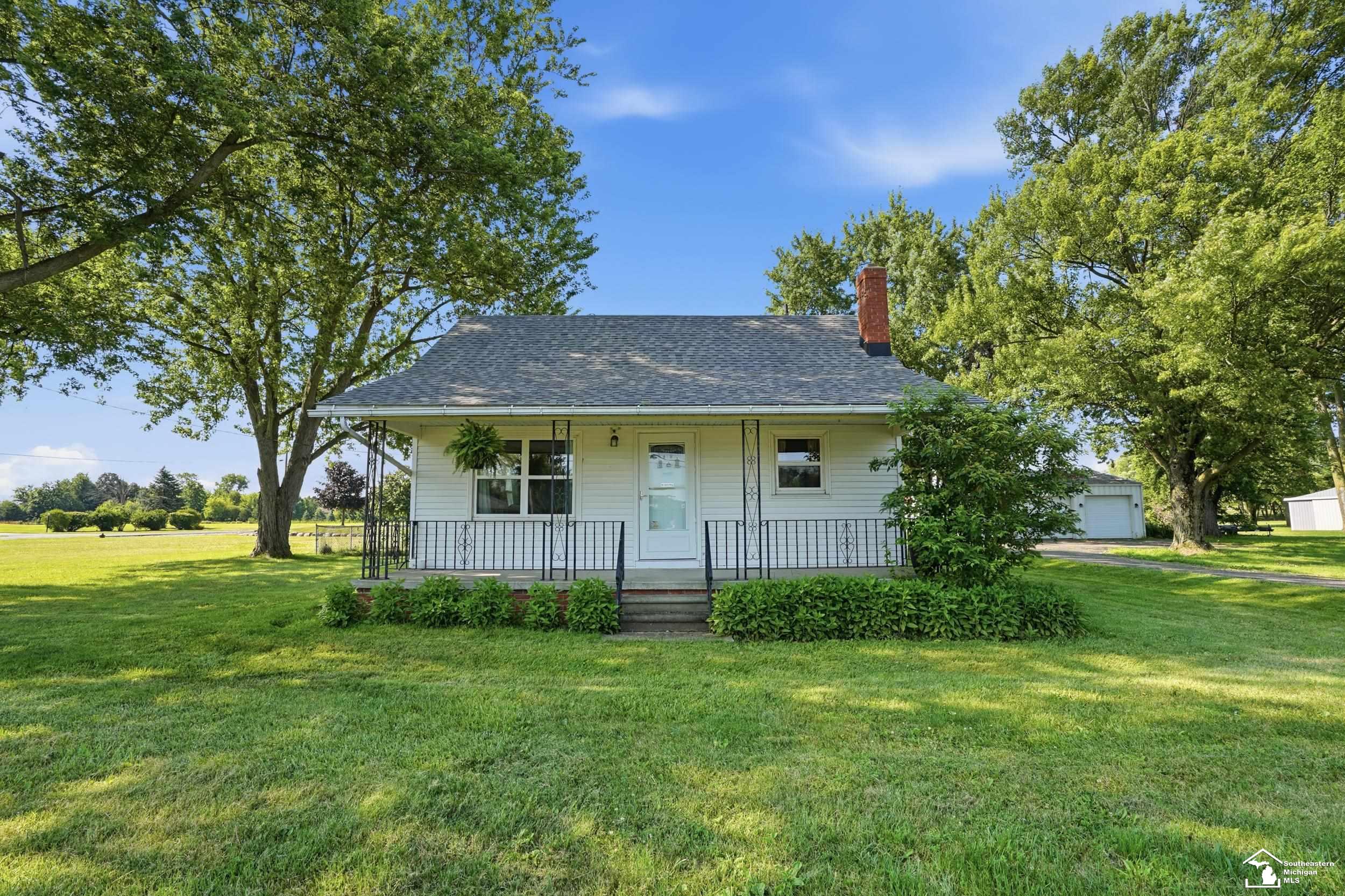 2870 Carleton Rockwood Road Carleton, MI 48117 - Photo 2 of 28
