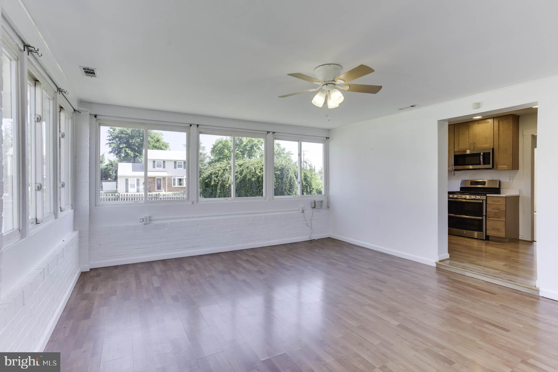 4006 Lees Corner Road Chantilly, VA 20151 - Photo 15 of 30 Sun Room