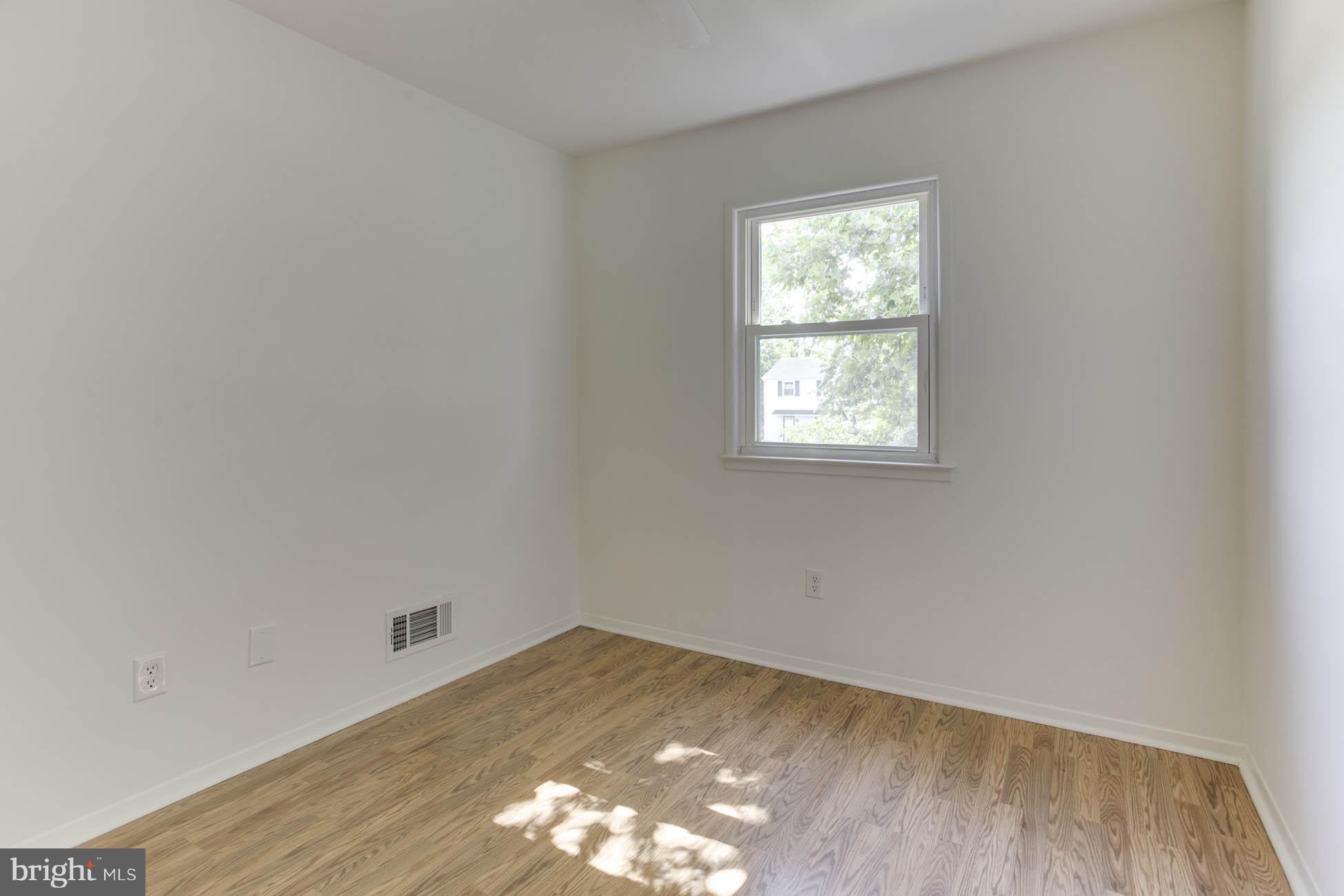 4006 Lees Corner Road Chantilly, VA 20151 - Photo 24 of 30 Bedroom