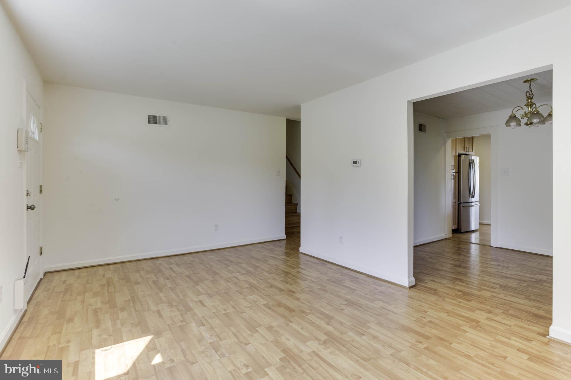4006 Lees Corner Road Chantilly, VA 20151 - Photo 5 of 30 Living Room