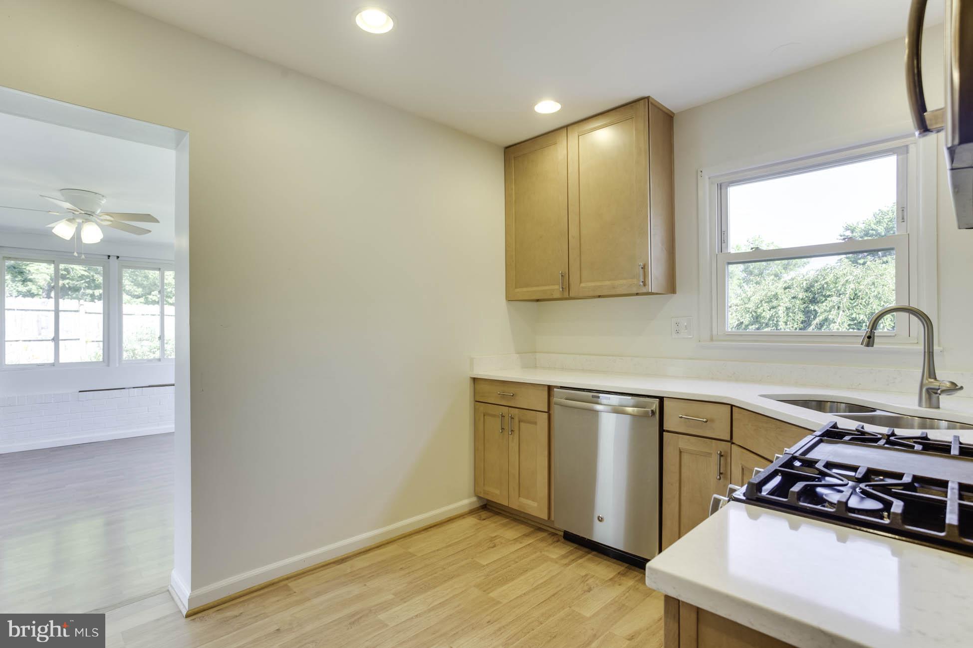 4006 Lees Corner Road Chantilly, VA 20151 - Photo 10 of 30 Kitchen
