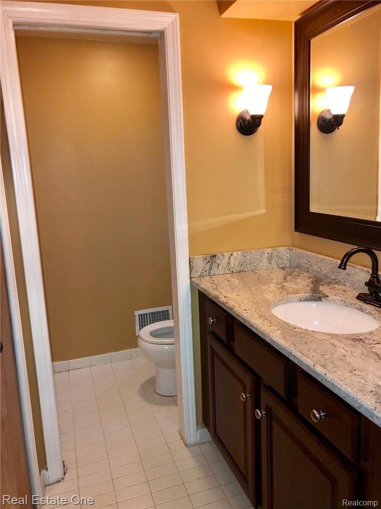 35687 Johnstown Road Farmington, MI 48335 - Photo 12 of 22 IMG_0821.jpg