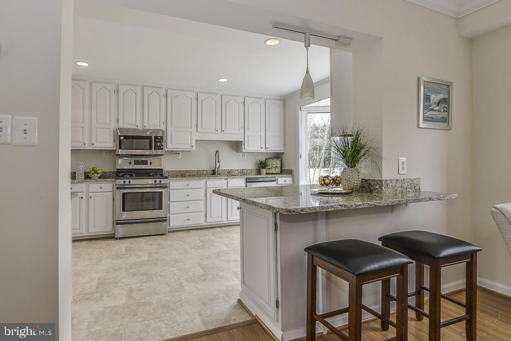 5620 Inverchapel Road Springfield, VA 22151 - Photo 10 of 41 Breakfast bar