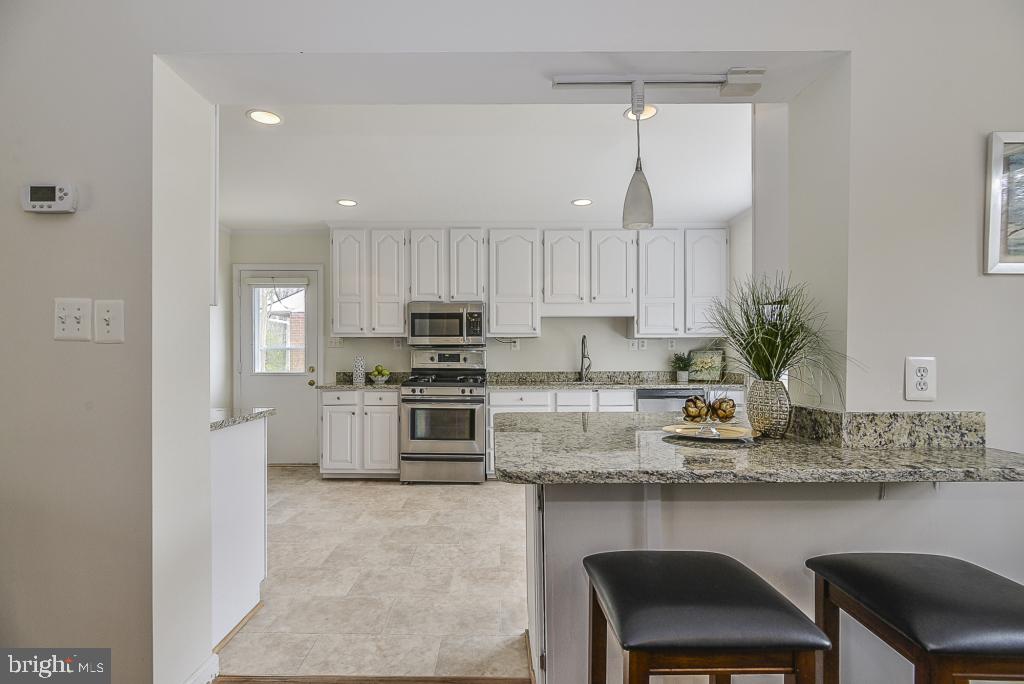 5620 Inverchapel Road Springfield, VA 22151 - Photo 11 of 41 Newly updated kitchen!