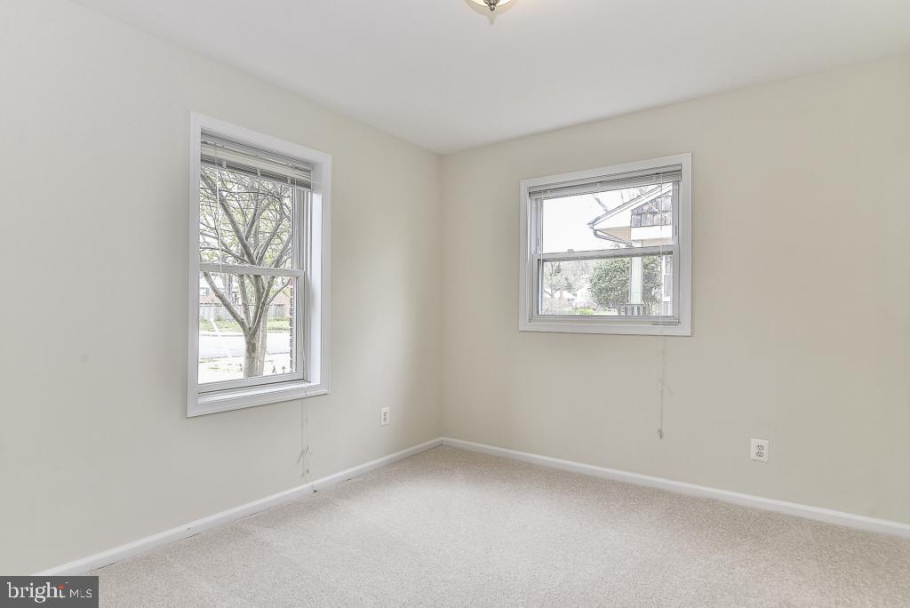 5620 Inverchapel Road Springfield, VA 22151 - Photo 16 of 41 2nd main level bedroom with plush carpet