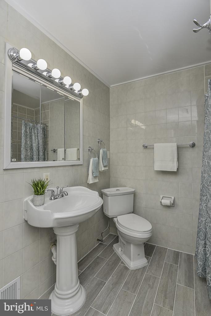 5620 Inverchapel Road Springfield, VA 22151 - Photo 18 of 41 Gorgeous!