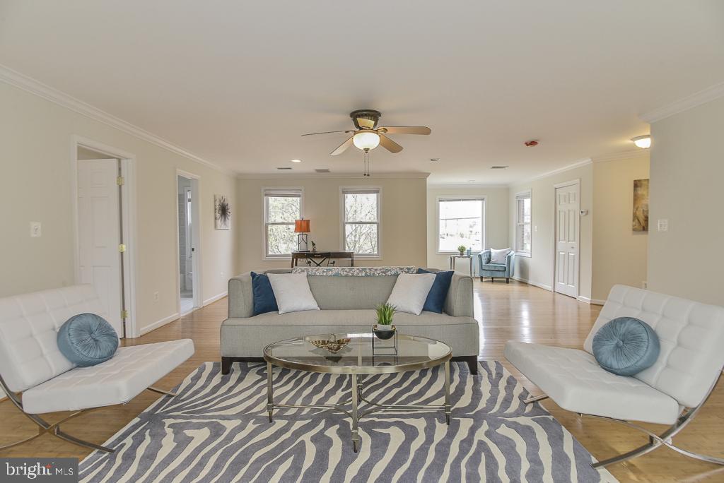 5620 Inverchapel Road Springfield, VA 22151 - Photo 22 of 41 Crown molding