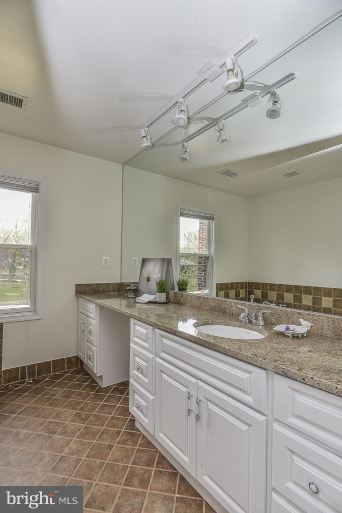 5620 Inverchapel Road Springfield, VA 22151 - Photo 26 of 41 Tastefully updated master bath