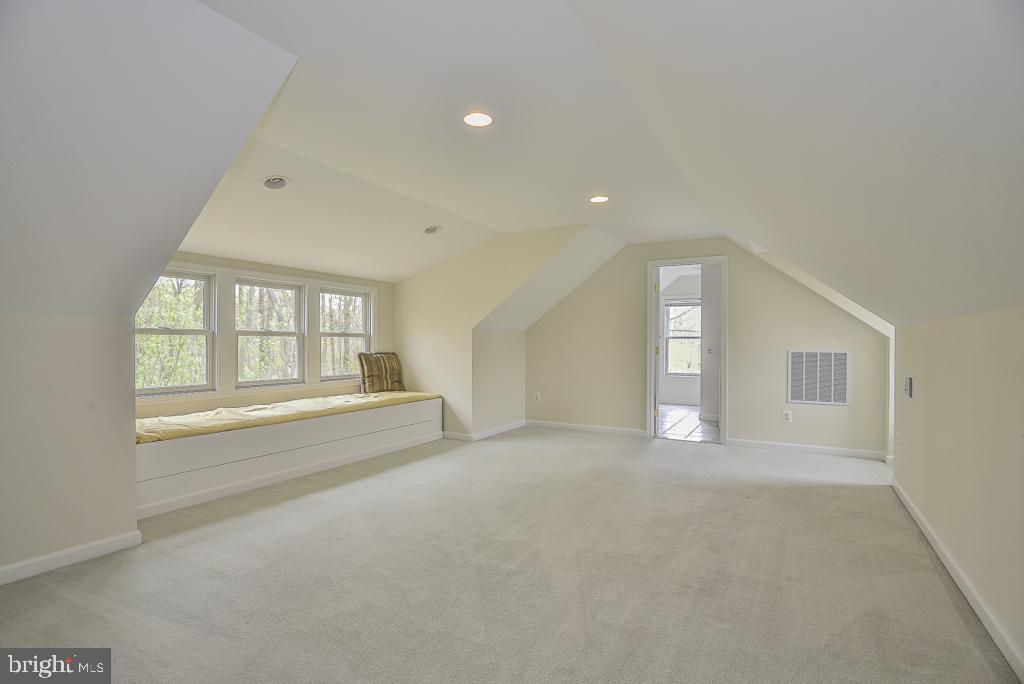 5620 Inverchapel Road Springfield, VA 22151 - Photo 30 of 41 Huge upper level bedroom with dedicated bath