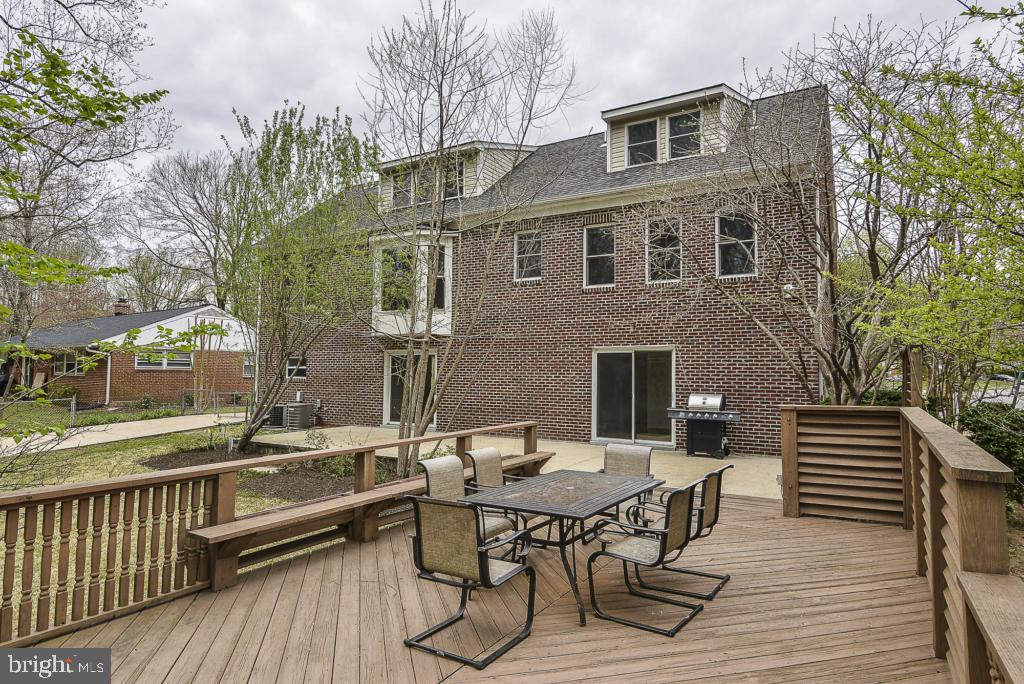 5620 Inverchapel Road Springfield, VA 22151 - Photo 38 of 41 Great for entertaining!