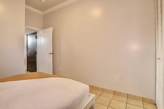 a view of a big room with closet and mirror