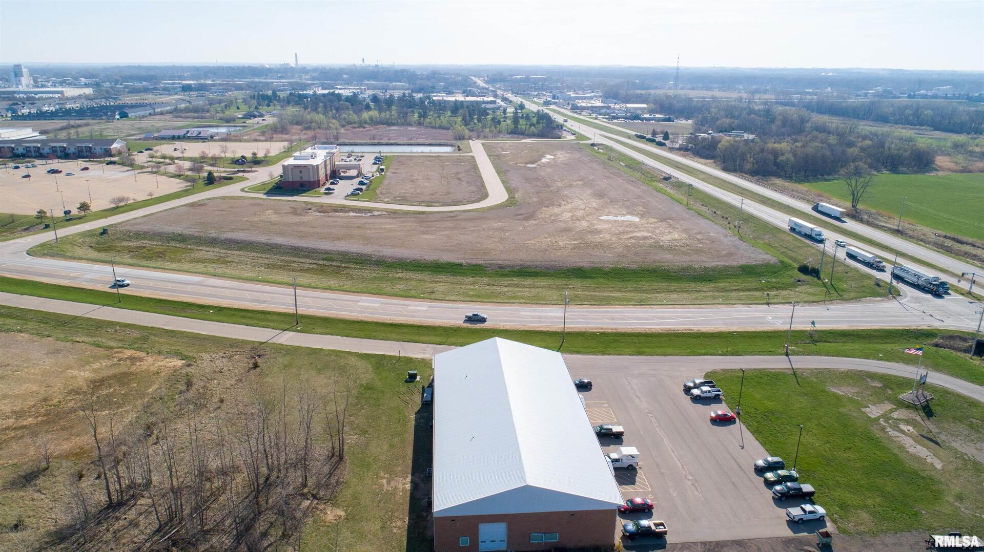 2951 Wild Rose Drive Clinton, IA 52732 - Photo 3 of 15 a view of a city