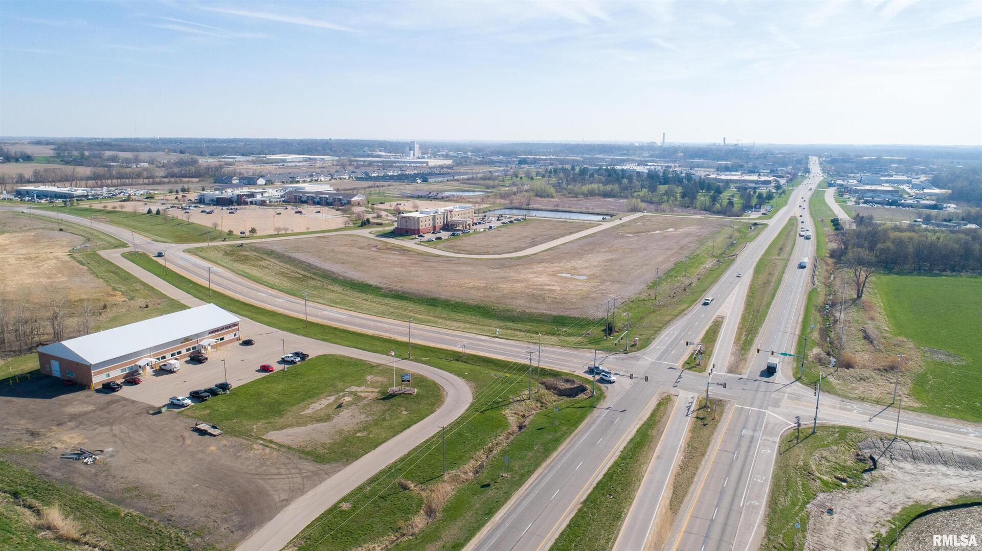 2951 Wild Rose Drive Clinton, IA 52732 - Photo 4 of 15 a view of a city