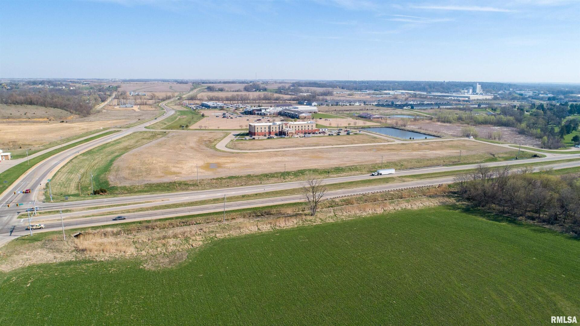2951 Wild Rose Drive Clinton, IA 52732 - Photo 6 of 15 a view of an ocean and beach