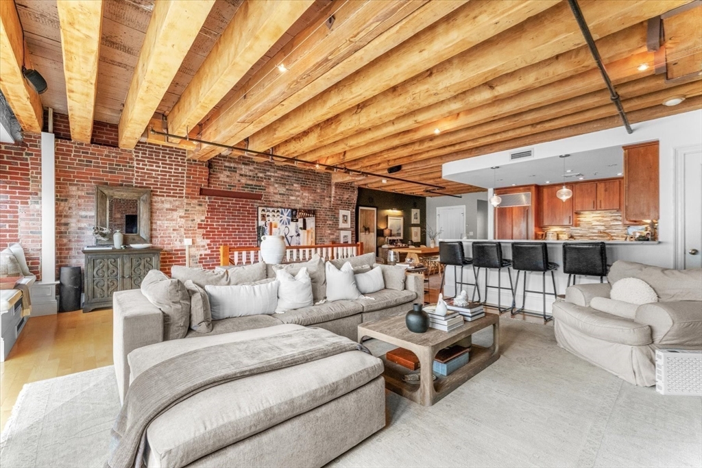 36 Commercial Wharf, Unit 2 Boston, MA 02110 - Photo 4 of 35