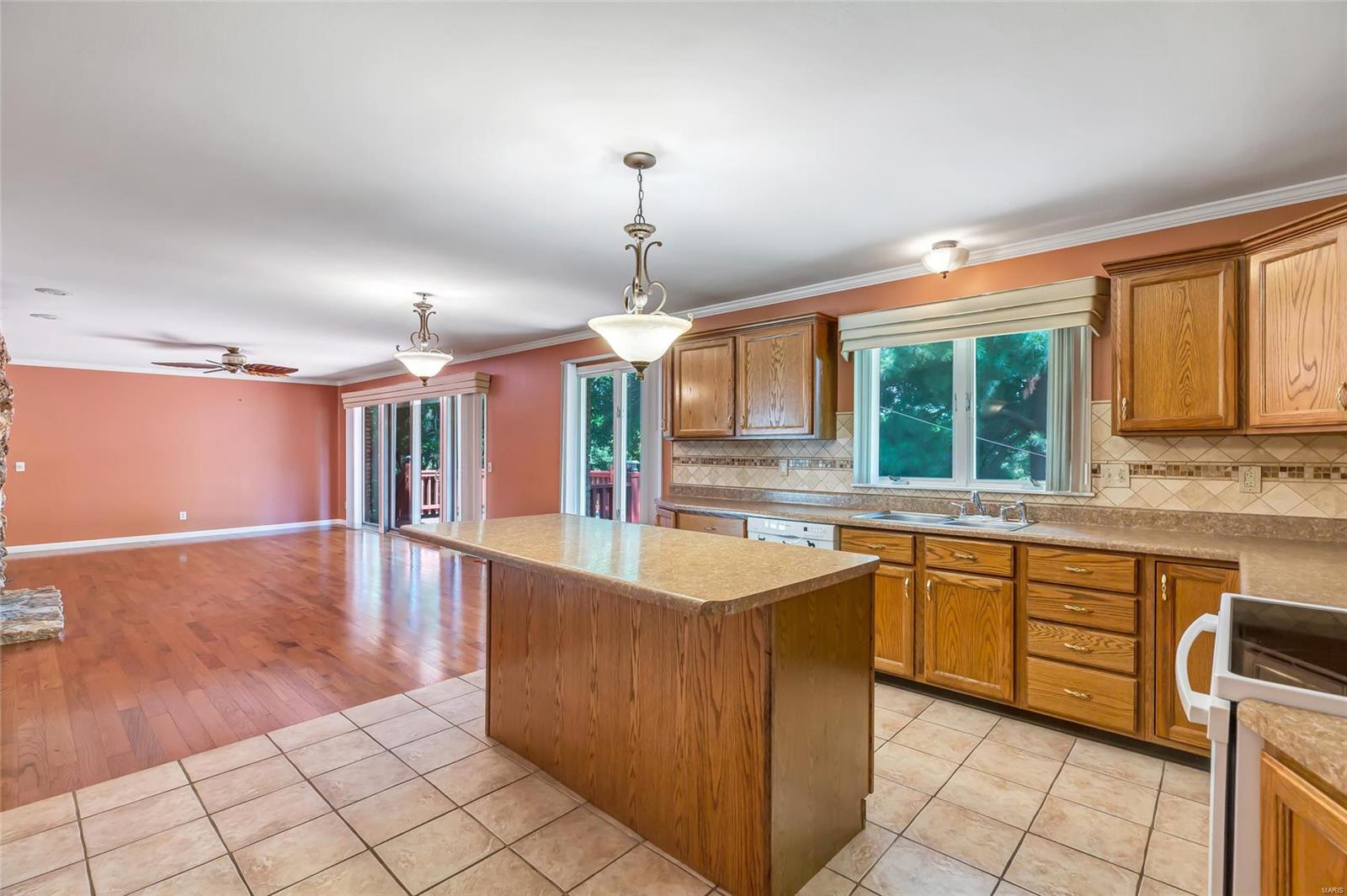 224 Hunters Ridge St. Charles, MO 63301 - Photo 8 of 31 Gallery Image 8