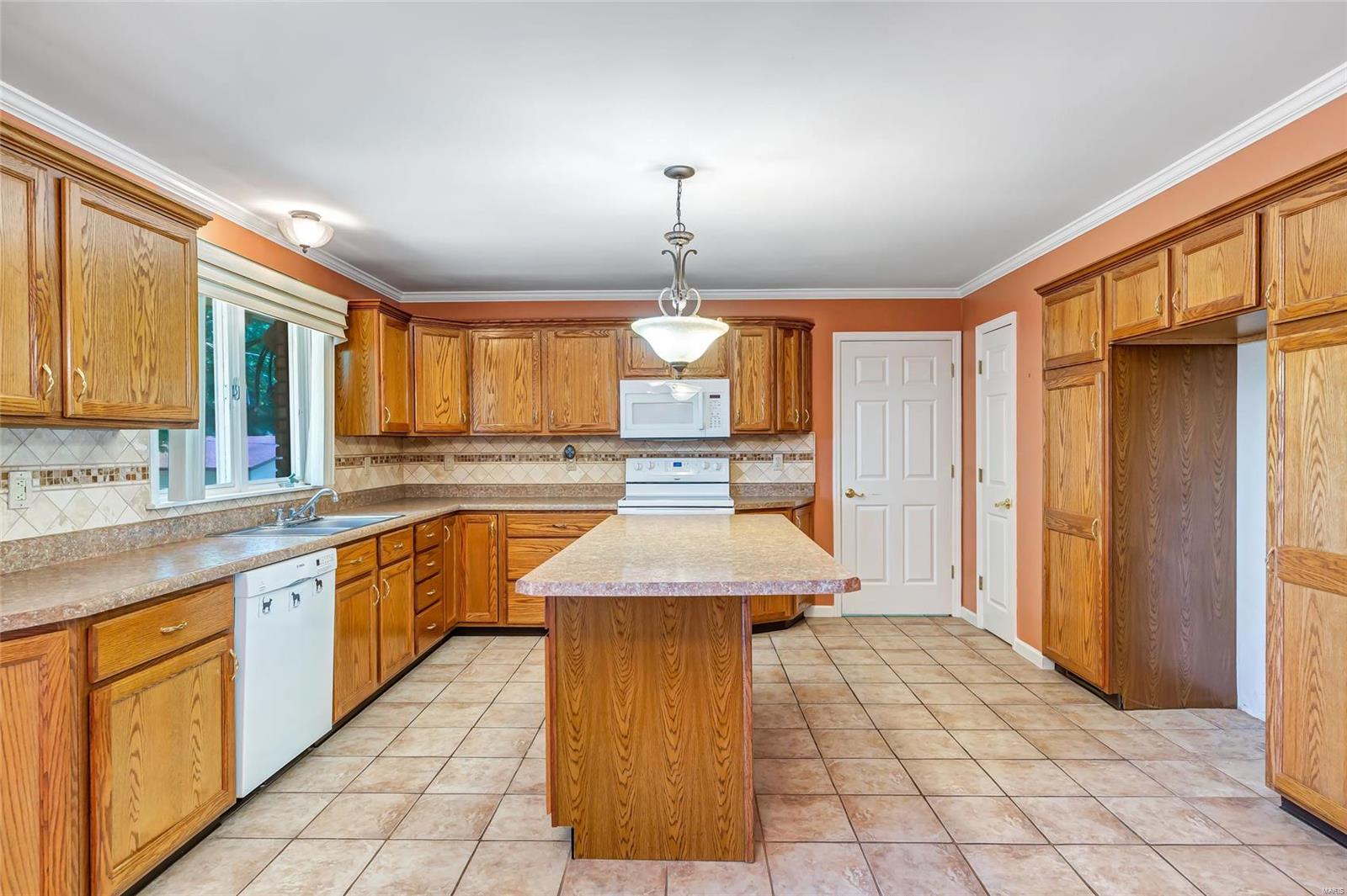 224 Hunters Ridge St. Charles, MO 63301 - Photo 9 of 31 Gallery Image 9
