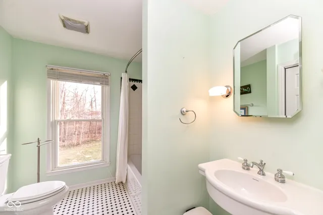 $449,900 | 6817 West Forest Brook Drive, Fountaintown, IN 46130