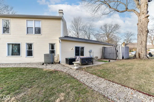 $449,900 | 6817 West Forest Brook Drive, Fountaintown, IN 46130