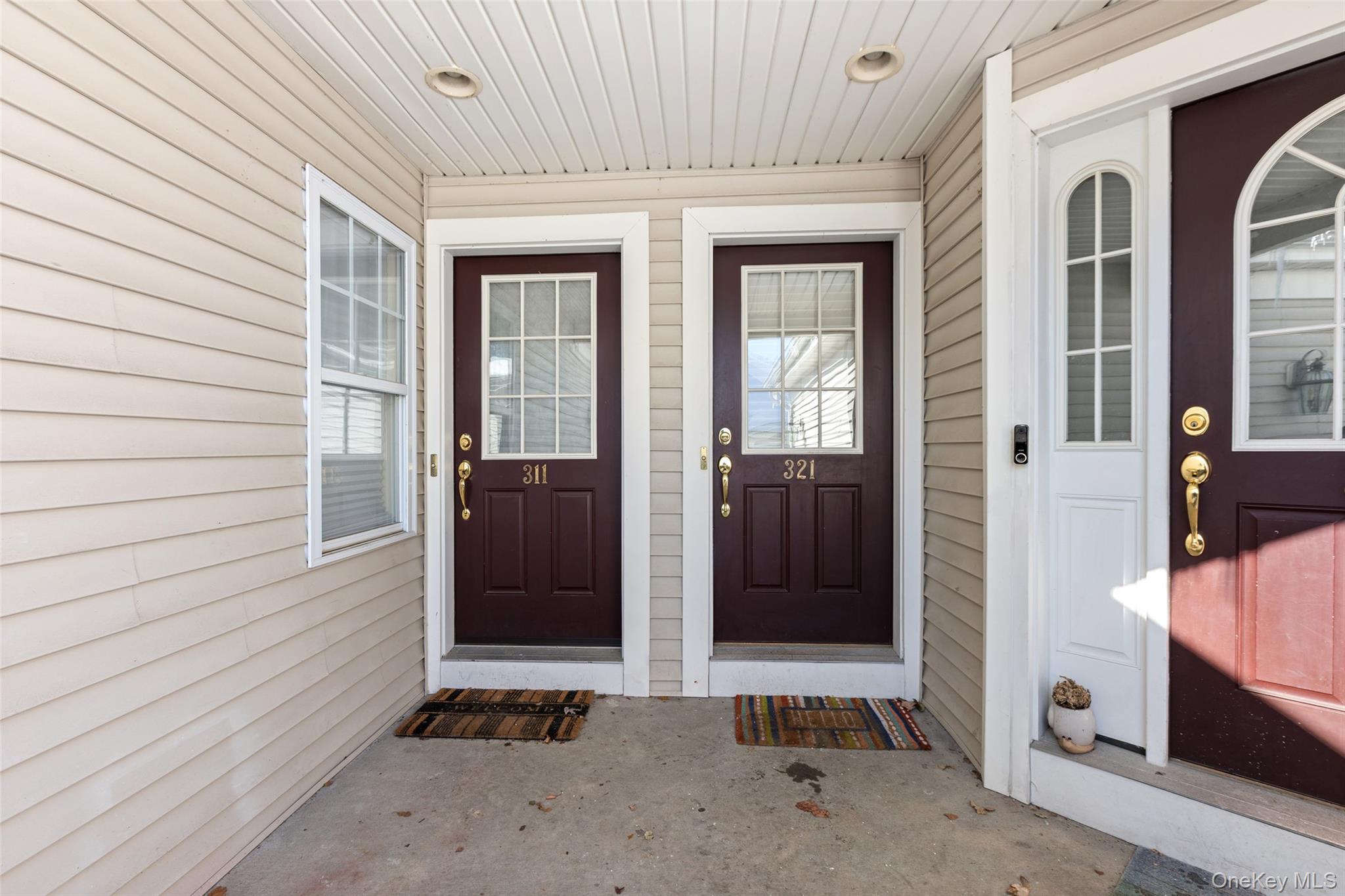 321 Northview Court Peekskill, NY 10566 - Photo 3 of 32