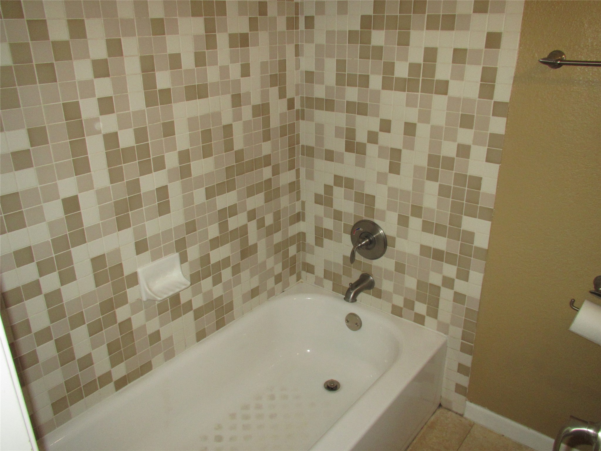3204 Menchaca Road, Unit 702 Austin, TX 78704 - Photo 13 of 14 Full bath featuring shower combination