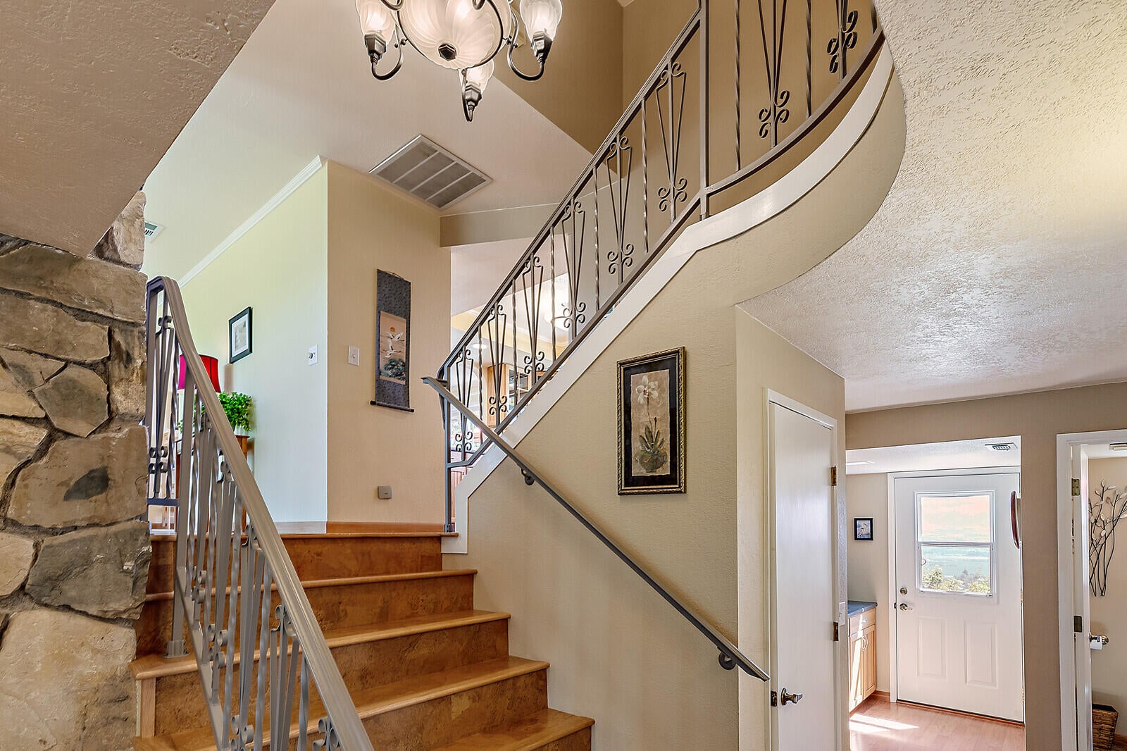 5196 Pioneer Road Medford, OR 97501 - Photo 13 of 94 Open stairwell.