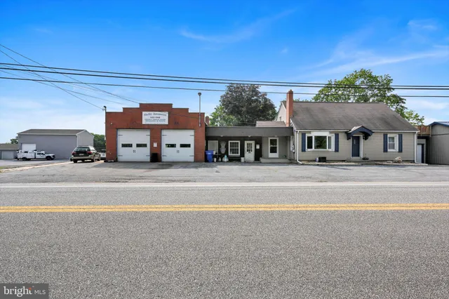 a view of houses with a street