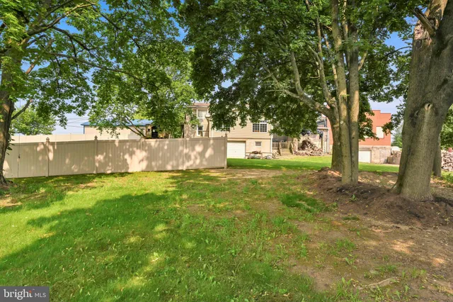 a view of a back yard of the house