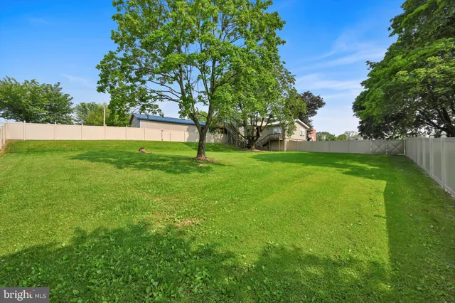 $350,000 | 641 Laudermilch Road, Hummelstown, PA 17036