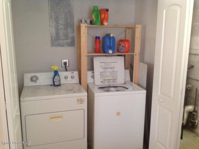 2308 Country Club Road Melbourne, FL 32901 - Photo 16 of 20 Laundry area